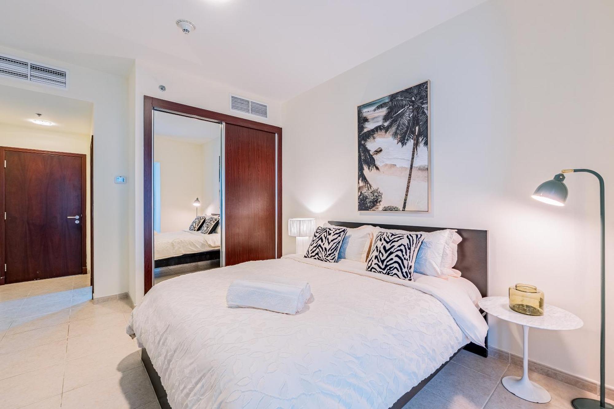 Fabulous 1br In Marina Near With Sea Views Апартаменты Дубай