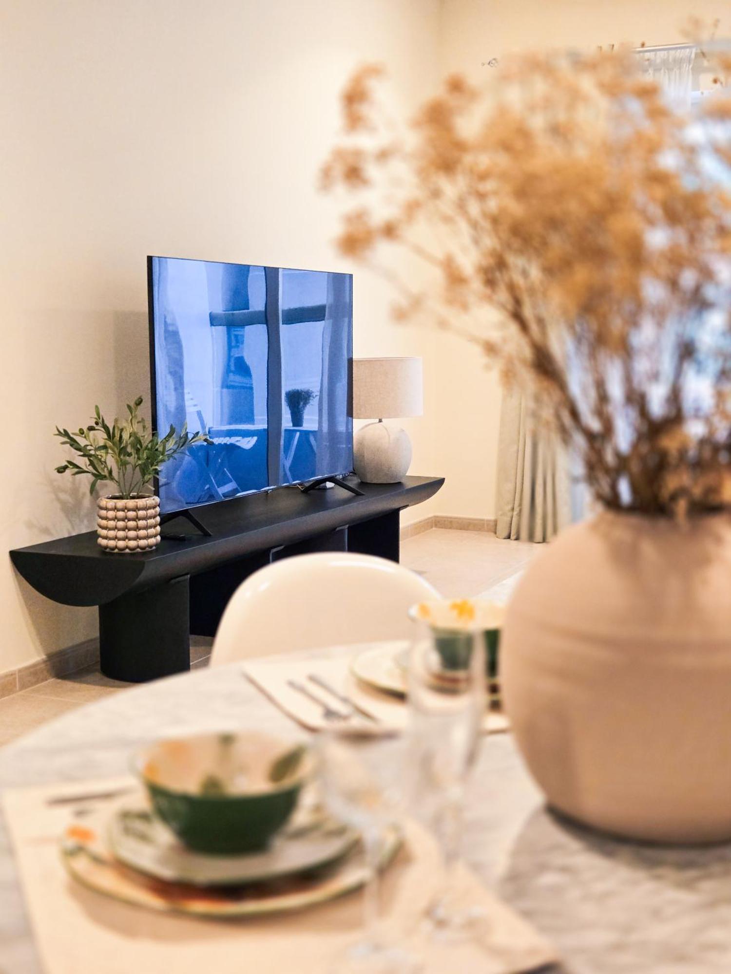 Апартаменты Fabulous 1br In Marina Near With Sea Views *